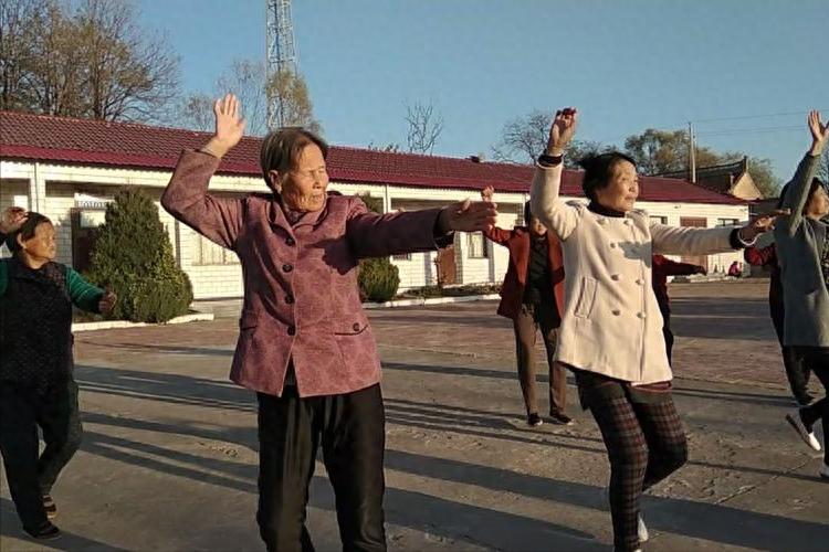 老年人冬季養(yǎng)生，要記住“2防、3暖、4忌”，平安健康度過寒冬！