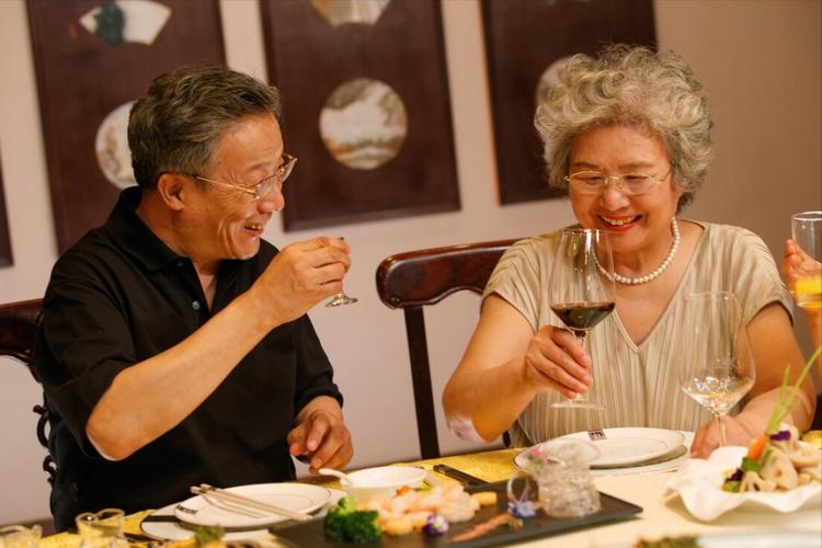 養(yǎng)生知識老年人_老年人養(yǎng)生應(yīng)注意什么_老年人養(yǎng)生保健十大注意事項